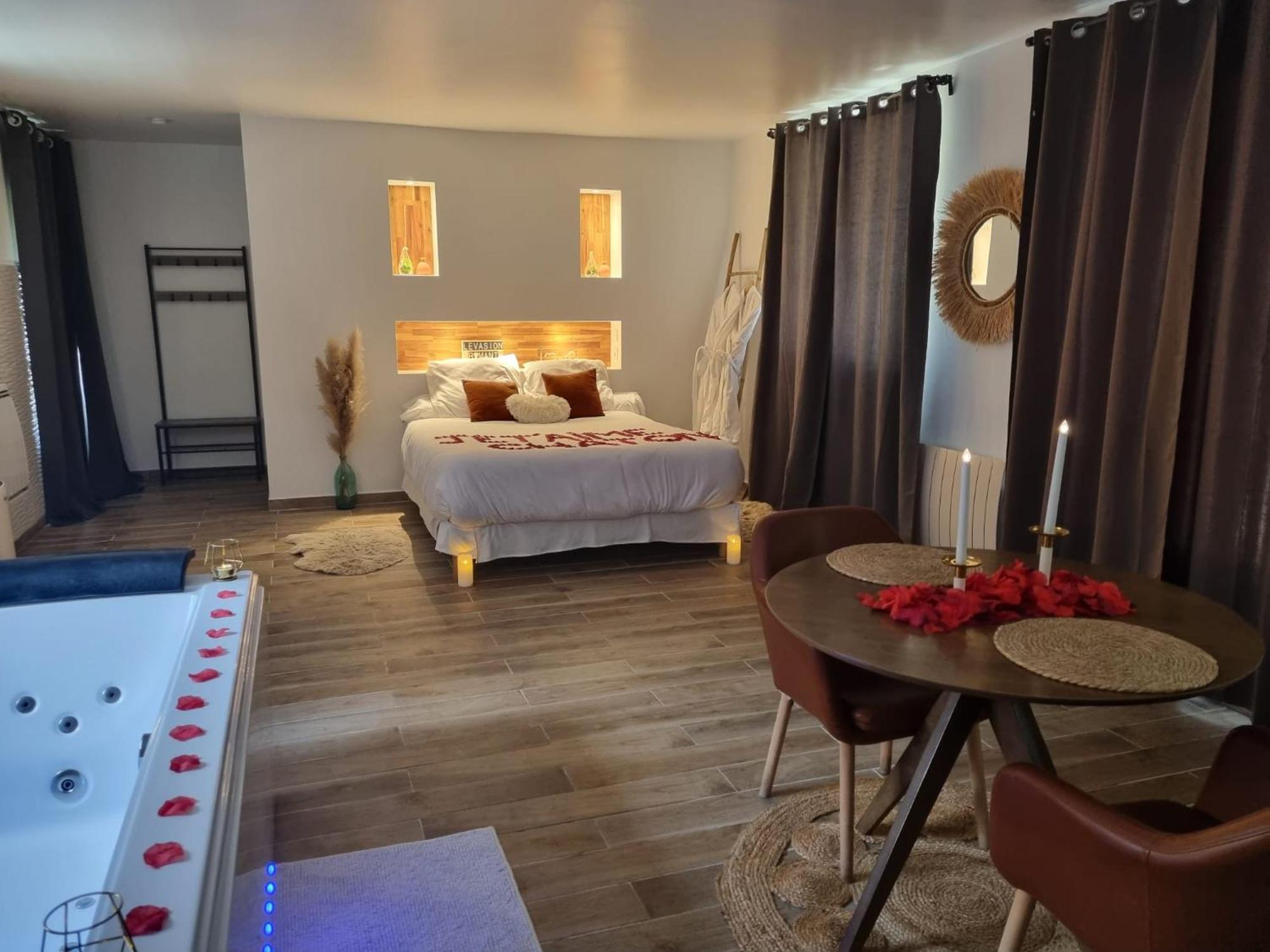 Suite De Charme Avec Jacuzzi Et Jardin Privatif Paris Au Calme Saint-Prix  Exteriör bild