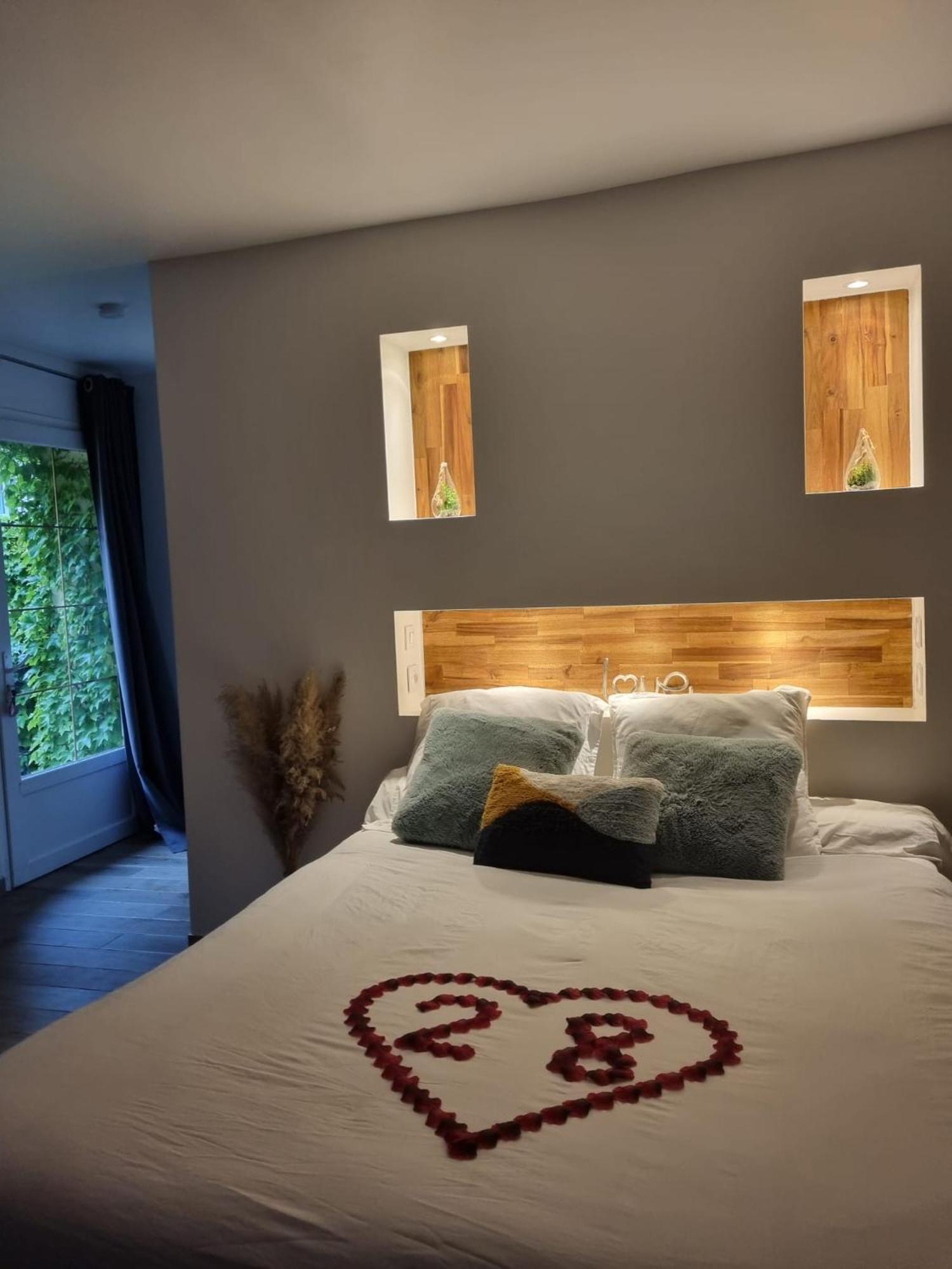 Suite De Charme Avec Jacuzzi Et Jardin Privatif Paris Au Calme Saint-Prix  Exteriör bild