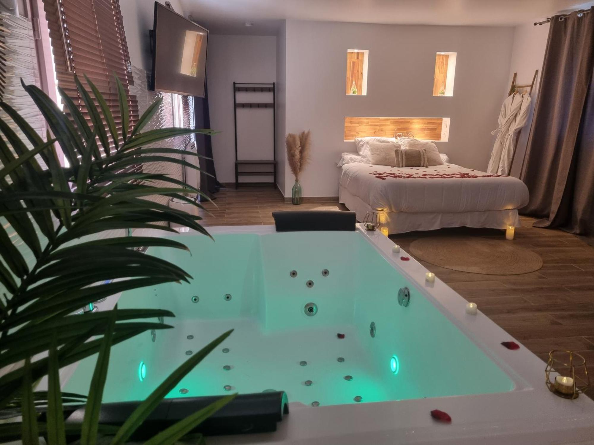 Suite De Charme Avec Jacuzzi Et Jardin Privatif Paris Au Calme Saint-Prix  Exteriör bild