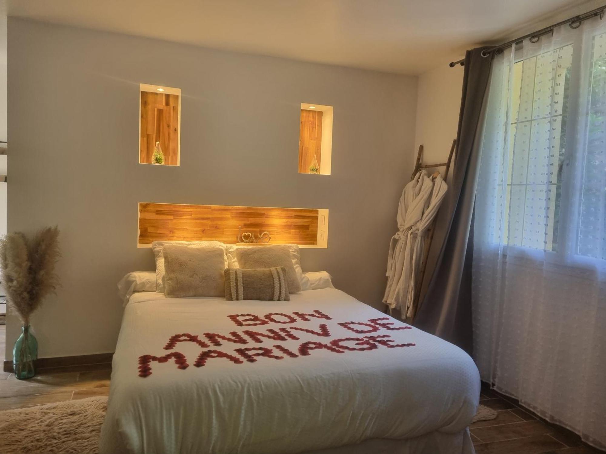 Suite De Charme Avec Jacuzzi Et Jardin Privatif Paris Au Calme Saint-Prix  Exteriör bild